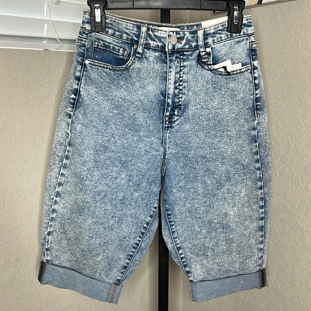Frayed NWT Blue Jean Shorts, Bermuda Length, Size 25